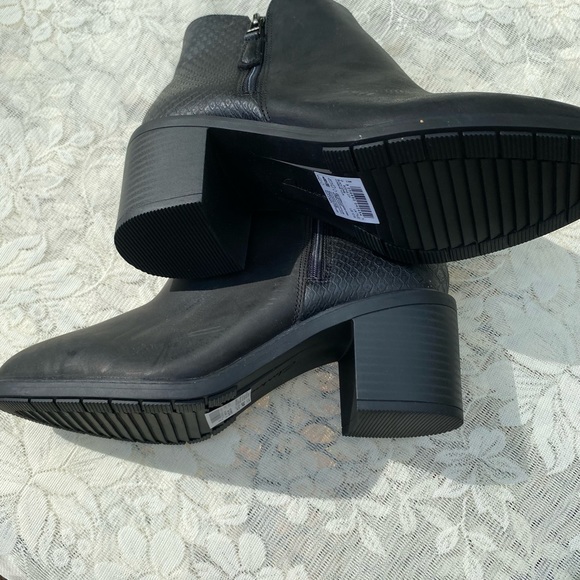 Clarks Collection Leather Heeled Ankle Boots “Scene Zip” Black 10 Wide - Picture 4 of 9
